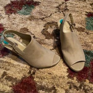 Open toe nude sandals